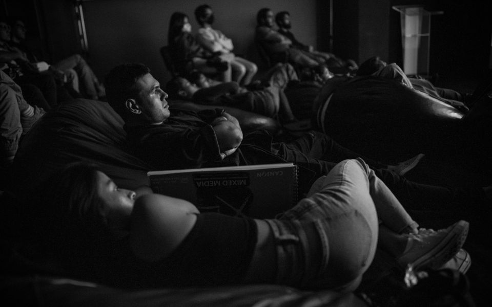 En la Sala Gómez Miralles del Centro de Cine, los puff permiten que les asistentes al Festival puedan disfrutar del cine como en la comodidad de su casa.