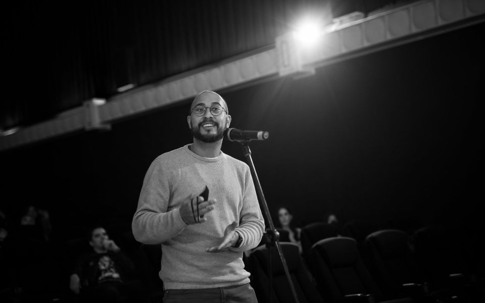 El director de fotografía, Nicolás Wong participó en una sesión de preguntas y respuestas luego de la proyección en el Cine Magaly del largometraje en competencia Salaryman de Allegra Pacheco.