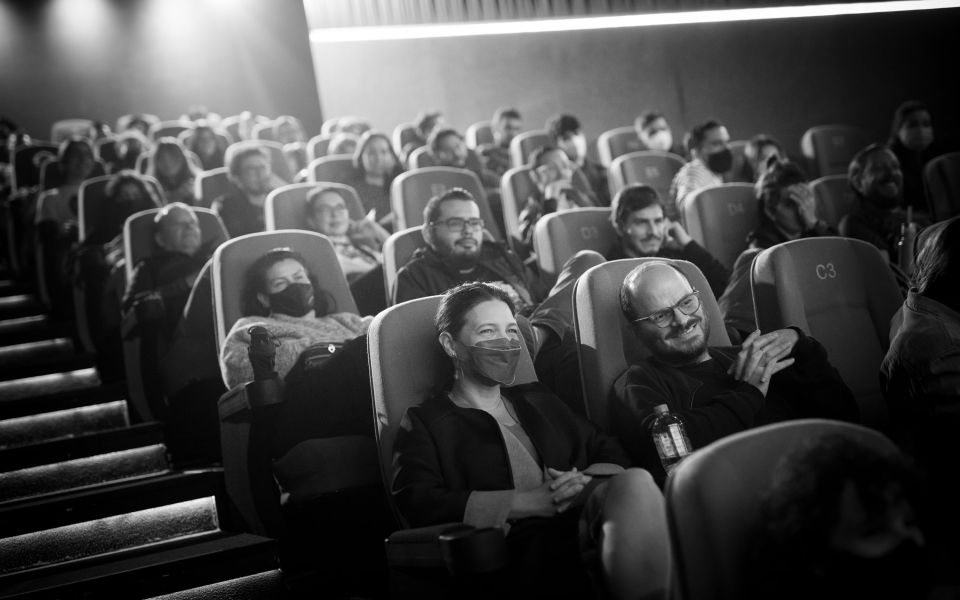 Gustavo Fallas, cineasta costarricense, asistió a La Salita del Magaly a la proyección de la película Jesús López, un drama argentino dirigido por Maximiliano Schonfeld, que forma parte de la categoría Radar del 10CRFIC.