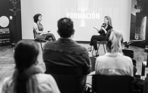 Las actividades gratuitas que ofrece la sección de Formación son un pilar relevante para el CRFIC. La directora del ZINEBI, Vanesa Fernández, junto a la programadora y documentalista Natalia Solórzano, nos acompañaron ayer durante una clase maestra sobre festivales independientes, cuya grabación pronto compartiremos en redes gracias a una alianza con el Canal Quince UCR