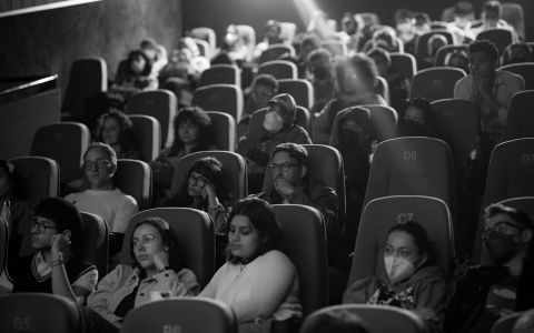 El largometraje, La Picada (2022), dirigida por el cineasta costarricense, Felipe Zúñiga, deleitó a estudiantes de la Escuela de Comunicación Colectiva de la UCR, que visitaron La Salita del Magaly.