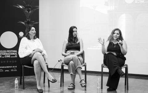 Durante el espacio de Formación CRFIC: “Se va a caer. Construyamos una industria audiovisual libre de acoso” participaron la abogada Alejandra Montiel y las cineastas Sofía Quirós, Mariana Murillo (presentes en la foto) y Patricia Velásquez.